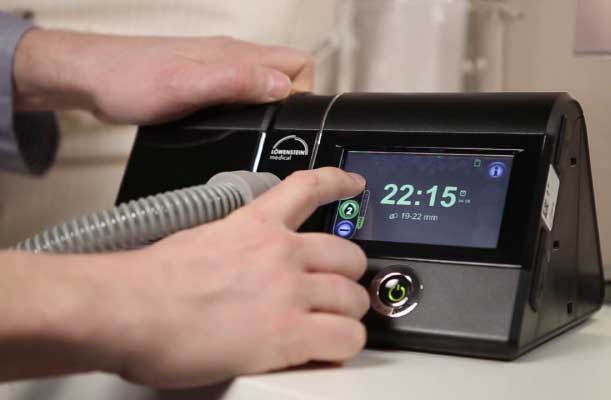 Löwenstein PrismaCR Premium ASV (Adaptif Servo Ventilatör) tedavi cihazı